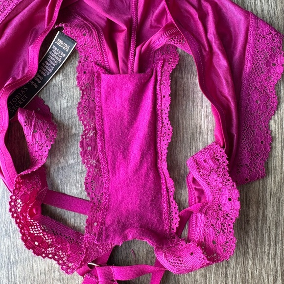 Victoria's Secret Magenta Lace Panties cute design - Picture 8 of 9